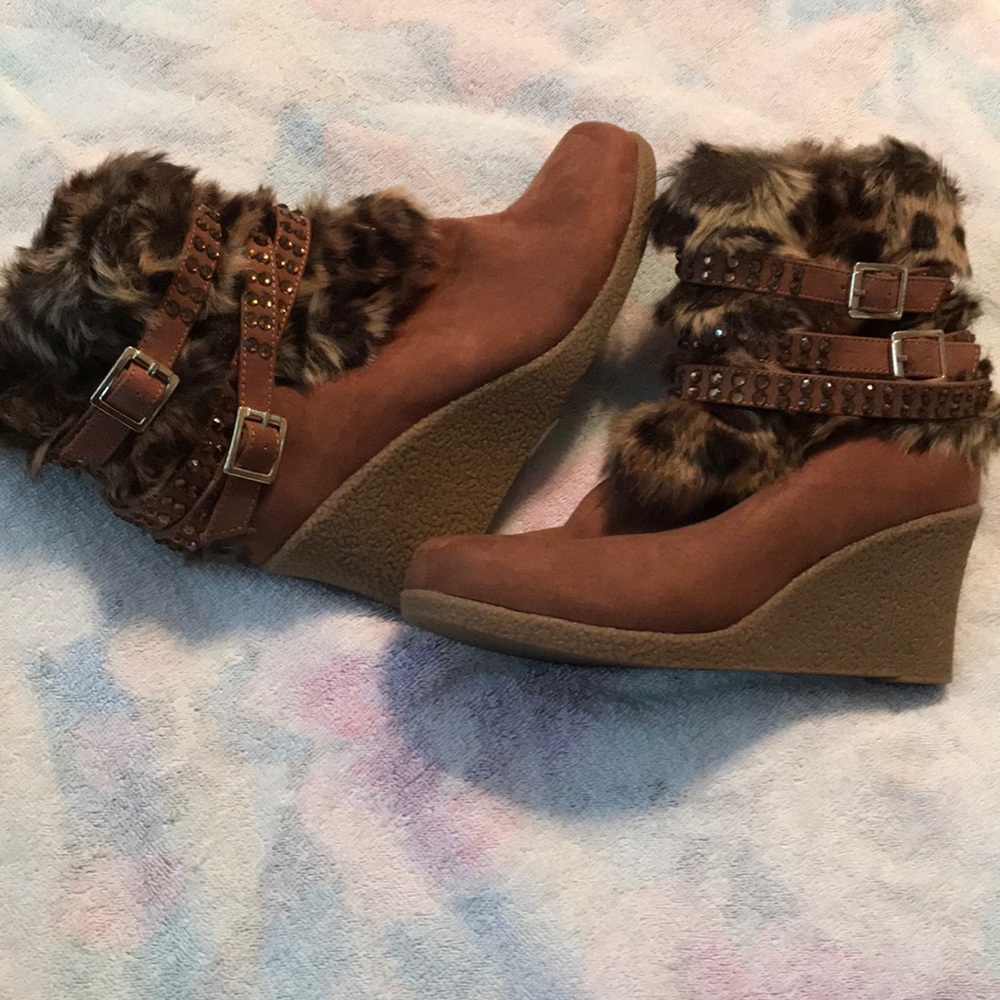 Host Pick Joan Boyd Booties - Picture 2 of 8